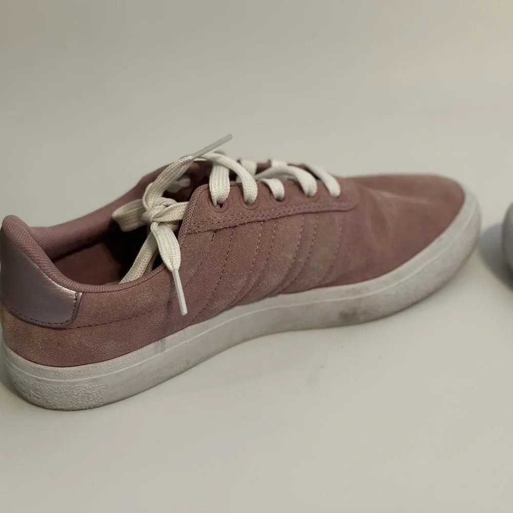 Adidas Women's Essentials Vulc Raid3R Skateboarding Sneakers Pink Size 6 - Picture 3 of 6